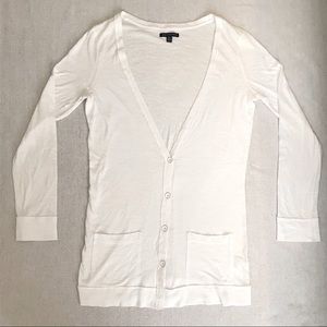 AMERICAN EAGLE white cardigan. Size M
